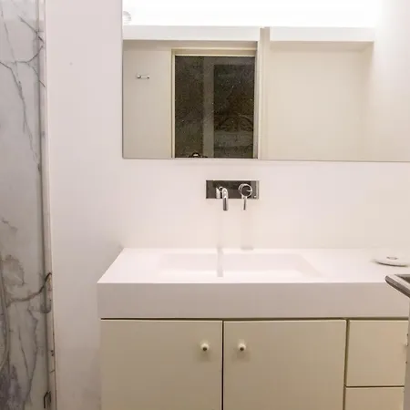 Apartment Plum Guide - Pretty In Pink Lisbon